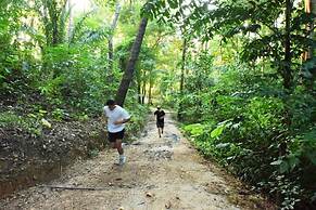 TreeHouse Villas - Adults Only