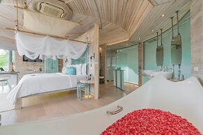 TreeHouse Villas - Adults Only