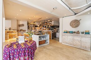 TreeHouse Villas - Adults Only