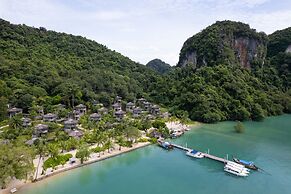 TreeHouse Villas - Adults Only