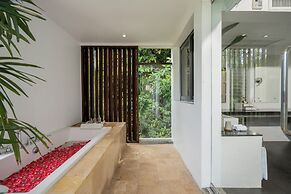 TreeHouse Villas - Adults Only