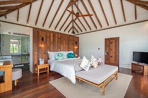 TreeHouse Villas - Adults Only