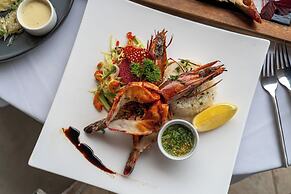 TreeHouse Villas - Adults Only