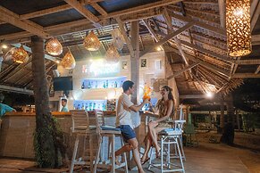 TreeHouse Villas - Adults Only