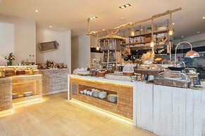 TreeHouse Villas - Adults Only