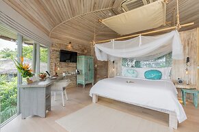 TreeHouse Villas - Adults Only