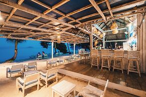 TreeHouse Villas - Adults Only