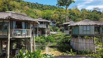 TreeHouse Villas - Adults Only
