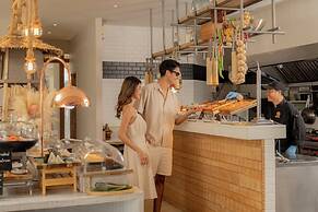 TreeHouse Villas - Adults Only