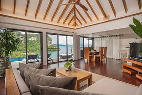 TreeHouse Villas - Adults Only