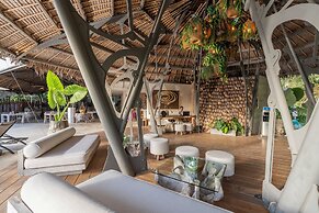 TreeHouse Villas - Adults Only