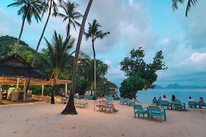 TreeHouse Villas - Adults Only