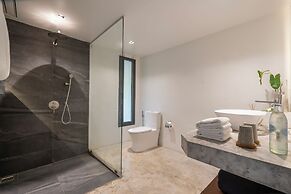 TreeHouse Villas - Adults Only