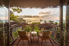 TreeHouse Villas - Adults Only