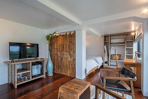 TreeHouse Villas - Adults Only