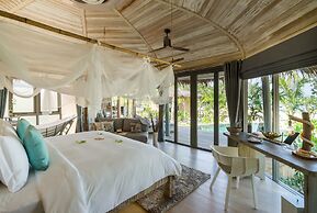 TreeHouse Villas - Adults Only