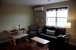 Carleton Inn and Cottages