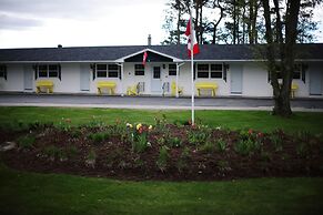 Carleton Inn and Cottages