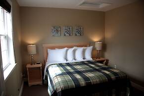 Carleton Inn and Cottages