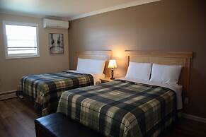 Carleton Inn and Cottages