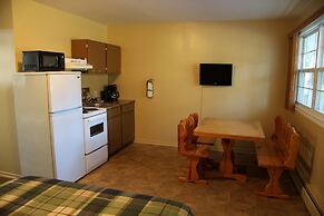 Carleton Inn and Cottages