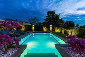 Luxury Pool Villa 604