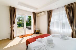 Luxury Pool Villa 604