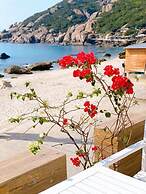 Blue Anchor Lodge & Cafe-Binh Ba Island