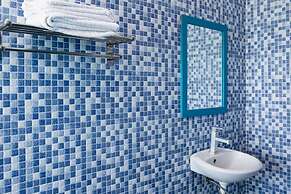 Blue Anchor Lodge & Cafe-Binh Ba Island