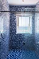 Blue Anchor Lodge & Cafe-Binh Ba Island