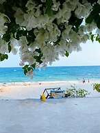 Blue Anchor Lodge & Cafe-Binh Ba Island