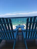 Blue Anchor Lodge & Cafe-Binh Ba Island