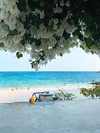 Blue Anchor Lodge & Cafe-Binh Ba Island