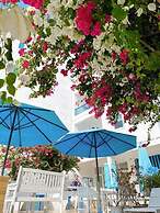 Blue Anchor Lodge & Cafe-Binh Ba Island