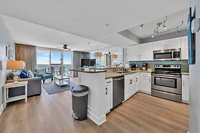 Pelican Beach Resort by Colasan