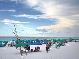 Pelican Beach Resort by Colasan