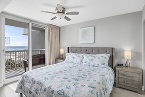 Pelican Beach Resort by Colasan