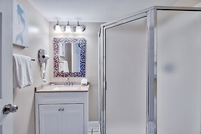 Pelican Beach Resort by Colasan