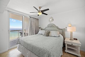 Pelican Beach Resort by Colasan
