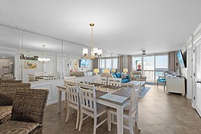 Pelican Beach Resort by Colasan