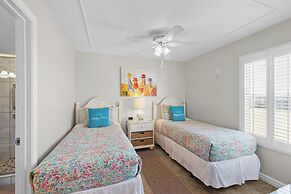 Pelican Beach Resort by Colasan