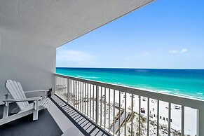 Pelican Beach Resort by Colasan