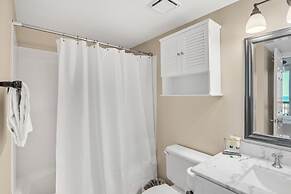 Pelican Beach Resort by Colasan