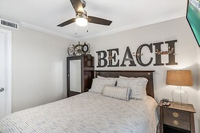 Pelican Beach Resort by Colasan