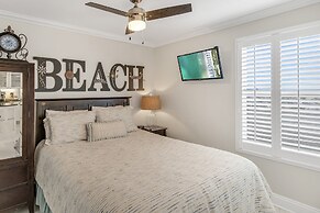 Pelican Beach Resort by Colasan