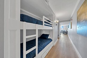 Pelican Beach Resort by Colasan