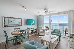 Pelican Beach Resort by Colasan