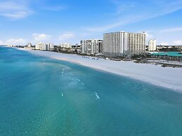 Pelican Beach Resort by Colasan