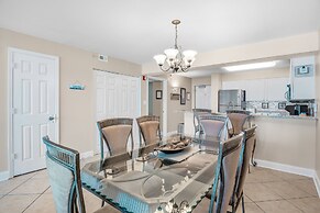 Pelican Beach Resort by Colasan