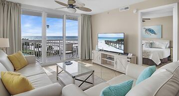 Pelican Beach Resort by Colasan